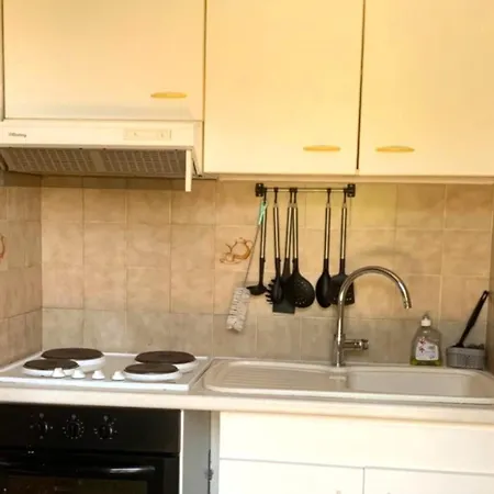 Beautiful House For 5 With Swimming Pool *