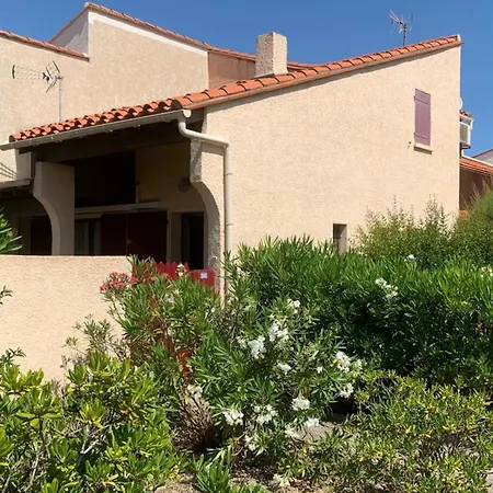 Beautiful House For 5 With Swimming Pool