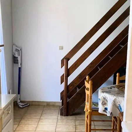 Beautiful House For 5 With Swimming Pool