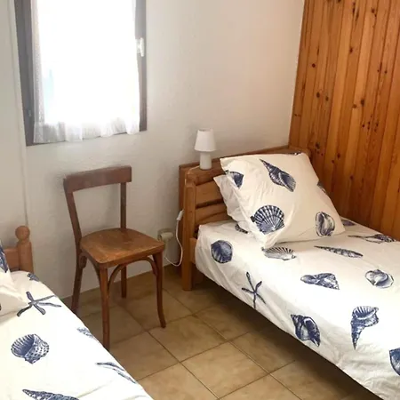 Beautiful House For 5 With Swimming Pool